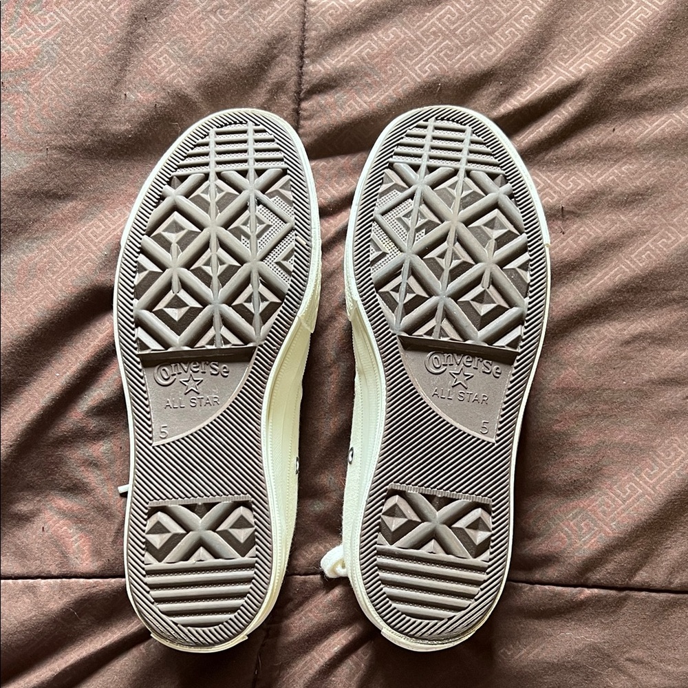 Comme des Garcons PLAY Cream Sneakers with Red Heart - Picture 4 of 5